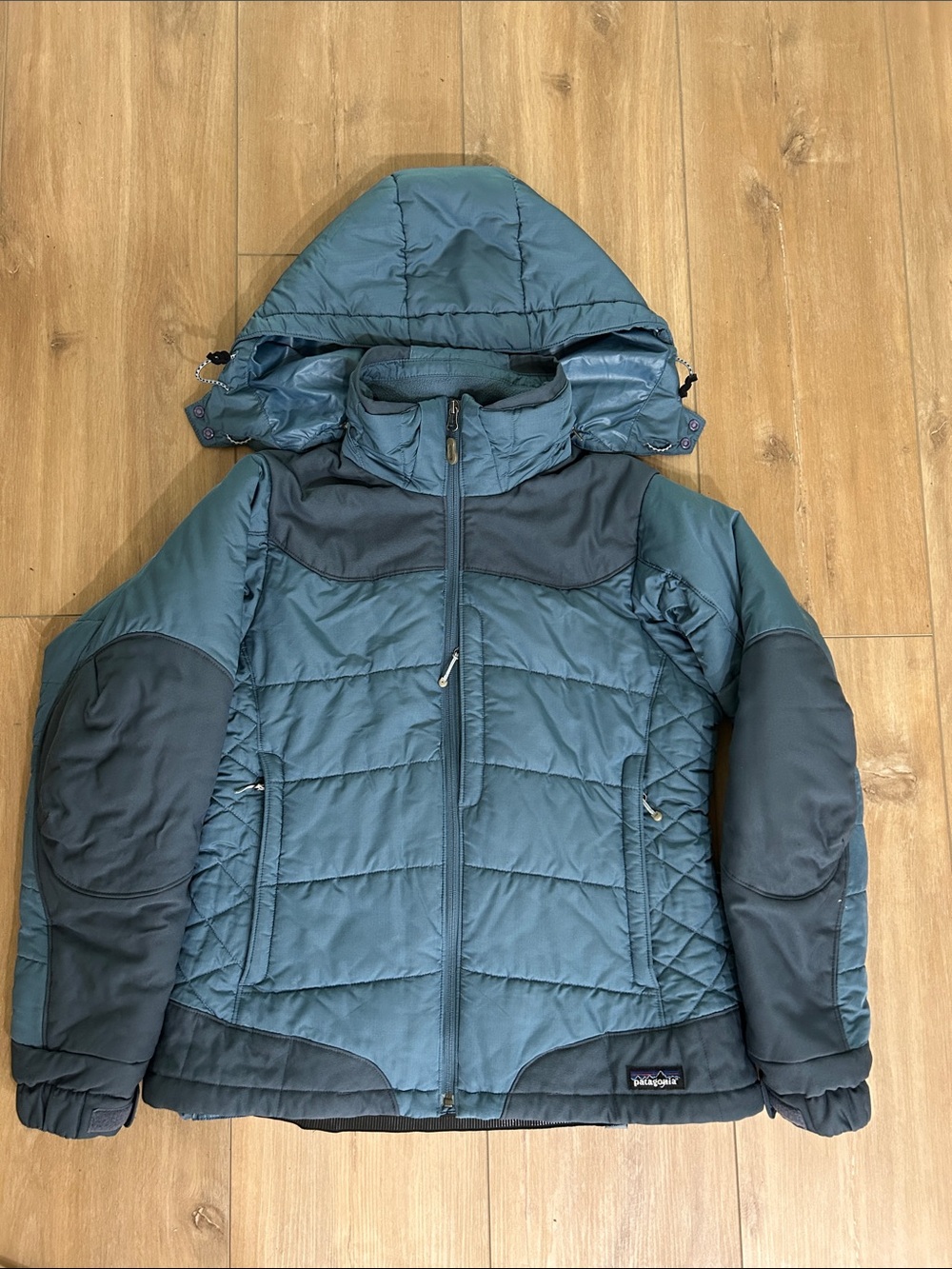 PATAGONIA Women’s Winter Coat with Zip-Off Hood